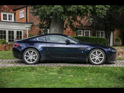 Aston Martin+Vantage